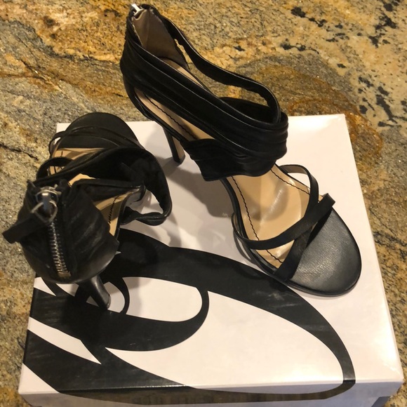 EUC LIKE NEW NINE WEST NWERLINA BLACK LEATHER STRAPPY HEELS IN BOX - Picture 7 of 15